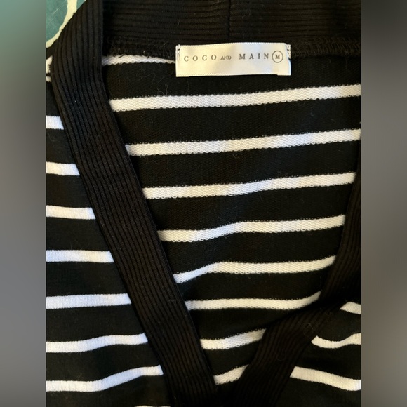 Coco and Main Women’s Striped Snap Down Cardigan sweater size M - Picture 4 of 4